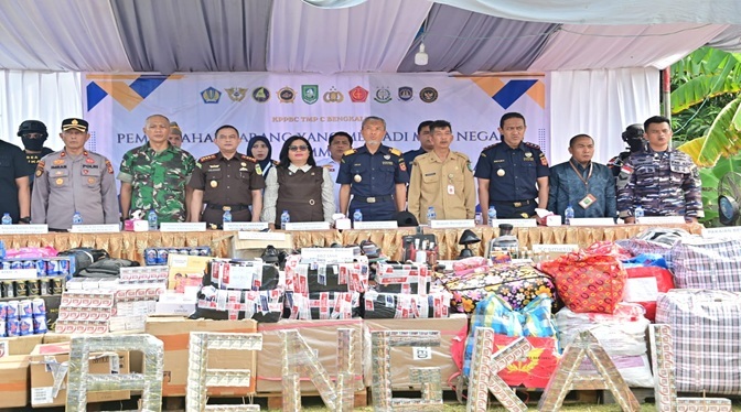 KETUA PN BENGKALIS HADIRI PEMUSNAHAN BARANG MILIK NEGARA ILEGAL HASIL PENINDAKAN BEA CUKAI DI SUNGAI PAKNING